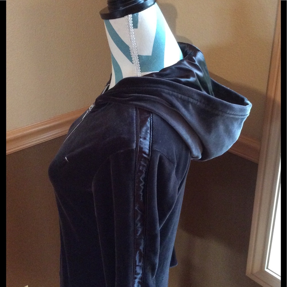 💕New listing💕 Nike full zip hoodie jacket. - Picture 6 of 6