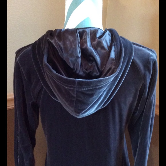 💕New listing💕 Nike full zip hoodie jacket. - Picture 4 of 6