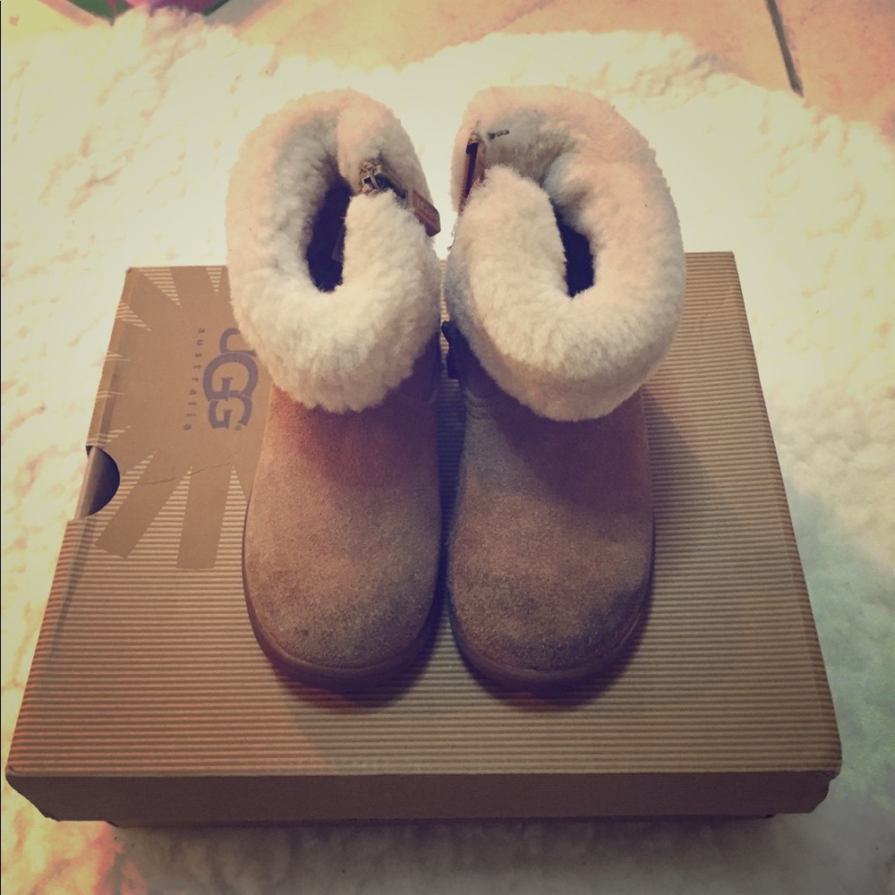 Super cute toddler ugg fur boot.