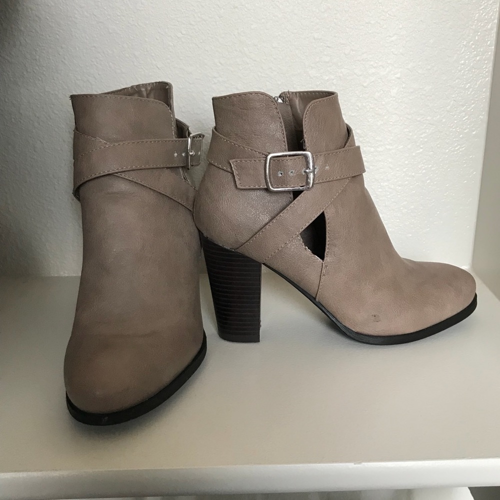 !!SALE!! Gray/taupe booties