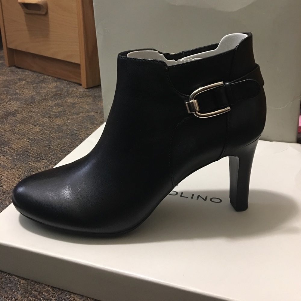 Bandolino “layita” casual booties