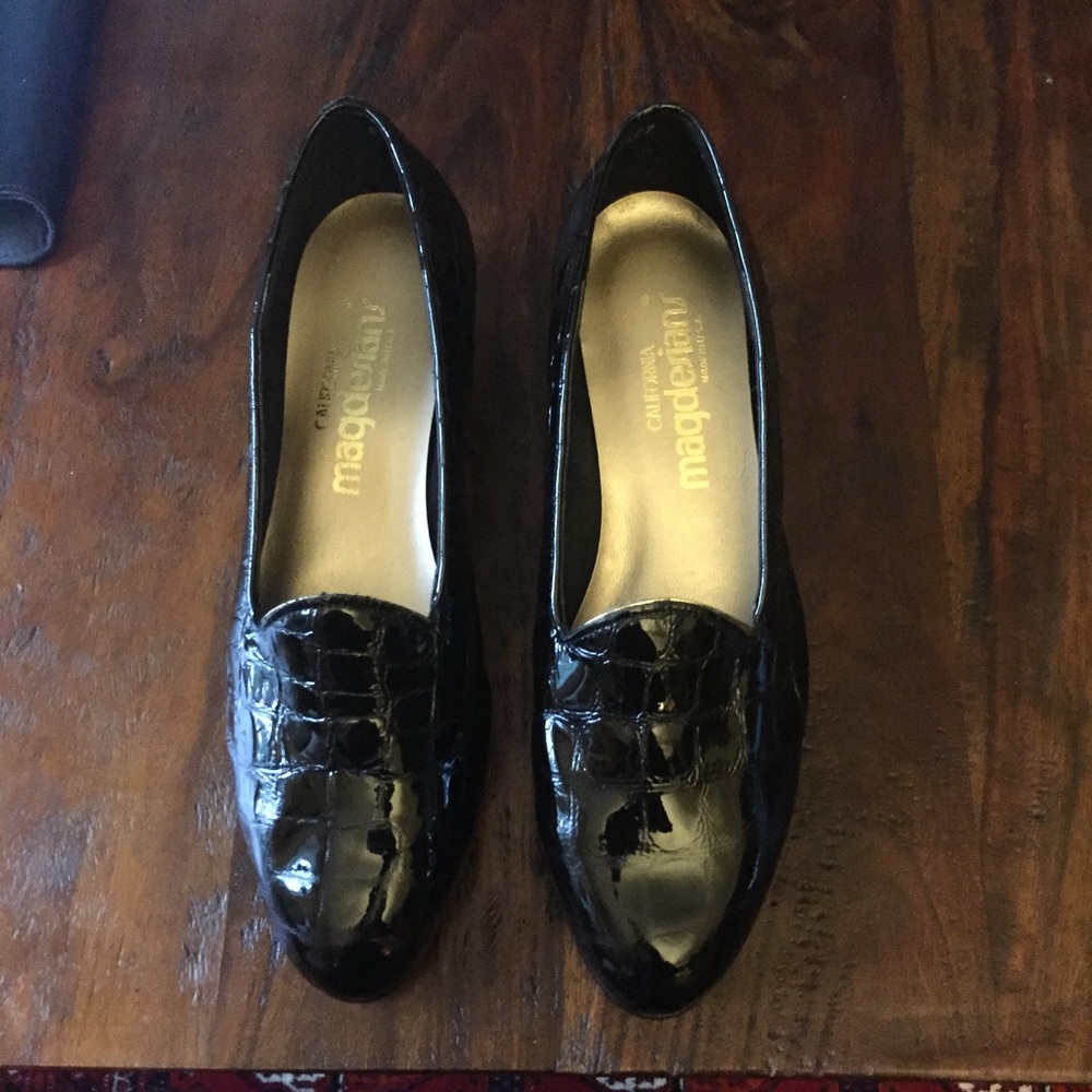 Beautiful black shoes with gold detail