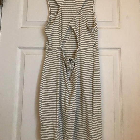 White and gray dress - Picture 3 of 3