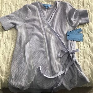 NWT. Vera Wang top