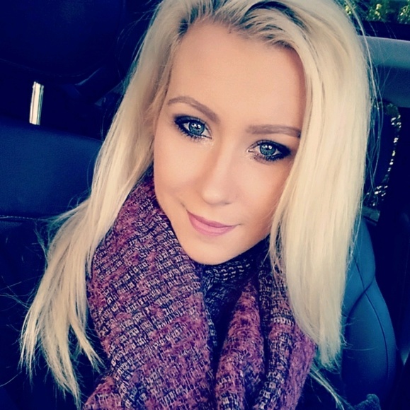 Meet your Posher, Melissa - Picture 1 of 1