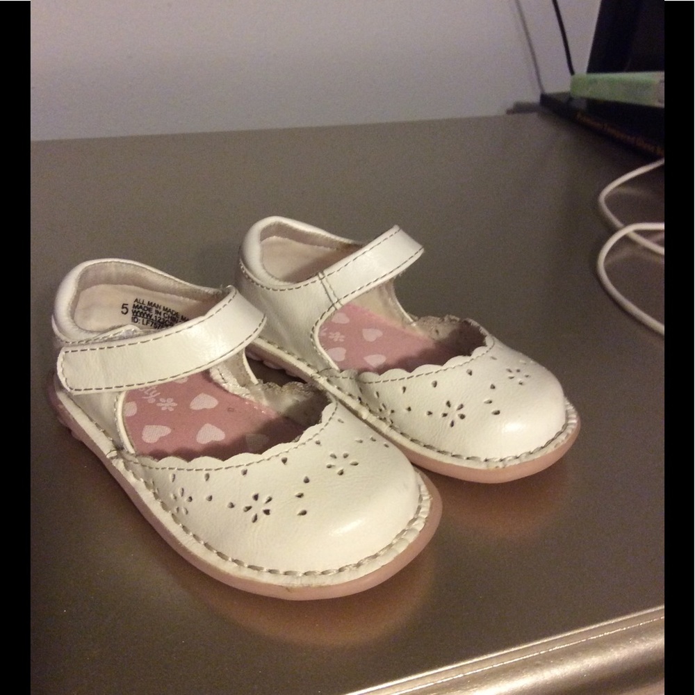 Girls dress shoe