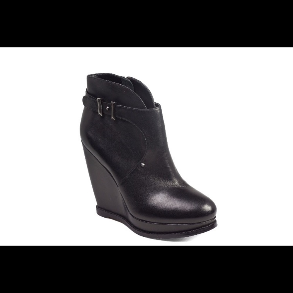 Dalton belted wedge by Sam Edelman