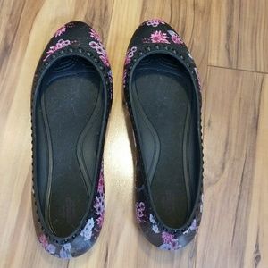 Never worn Crocs Flats