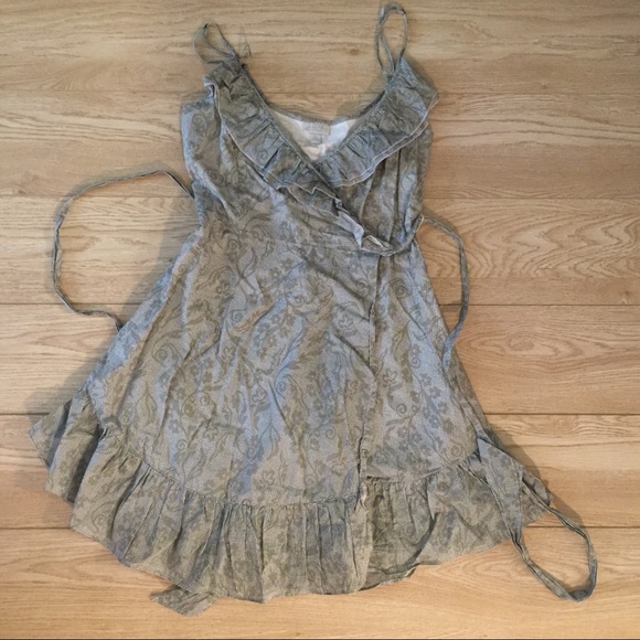 Jovovich Hawk Dresses & Skirts - Gingham Wrap Dress w/ Ruffle Neckline Floral Print