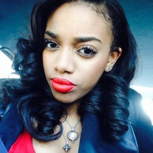 Meet your Posher, Alexis