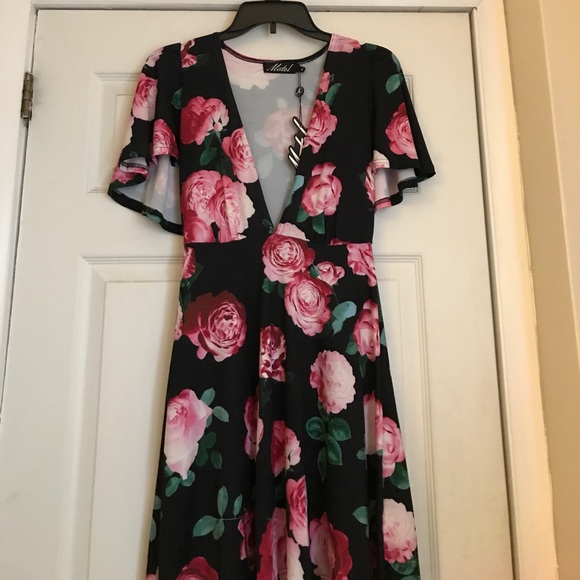 Low V-neck dress - Picture 4 of 7