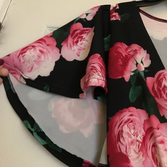 Low V-neck dress - Picture 6 of 7