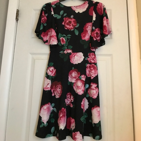 Low V-neck dress - Picture 7 of 7