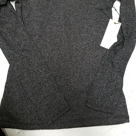 🔴Cold Shoulder Sweater! (PRICE FIRM) - Picture 5 of 6