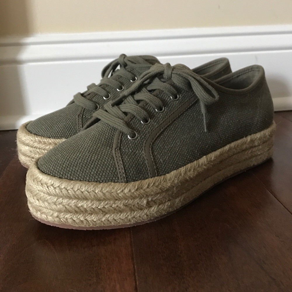 Platform sneakers