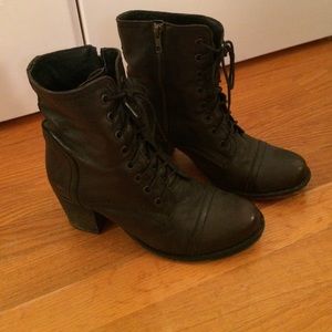 Steve Madden heeled lace up boots, black, size 8
