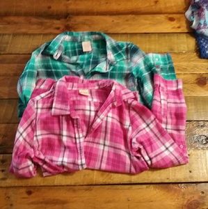 Bundle of 2 flannels