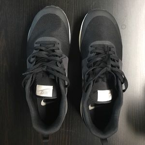 Size 8.5 - Nike shoes - Black