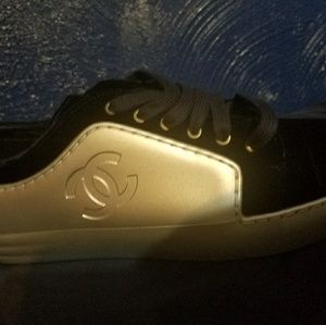 Meet your Posher, Angie