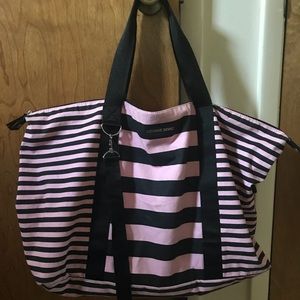 Used lrg VS travel tote. Perfect condition