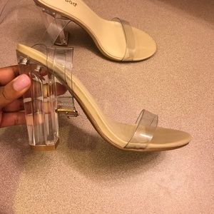 Clear heels !