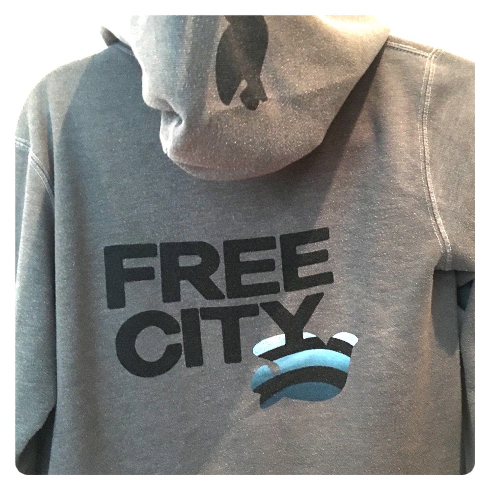 ♥️ 1 DAY SALE ♥️ Free City sweatshirt