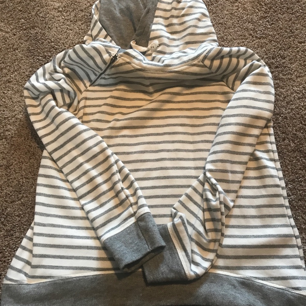 Maurice’s stripped sweat shirt