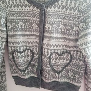 Adorable cropped HOUSE/PEOPL/HEARTS  SWEATER
