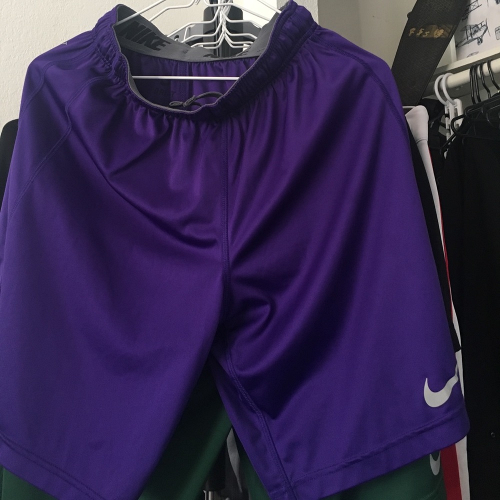 Nike Training shorts:SizeYL