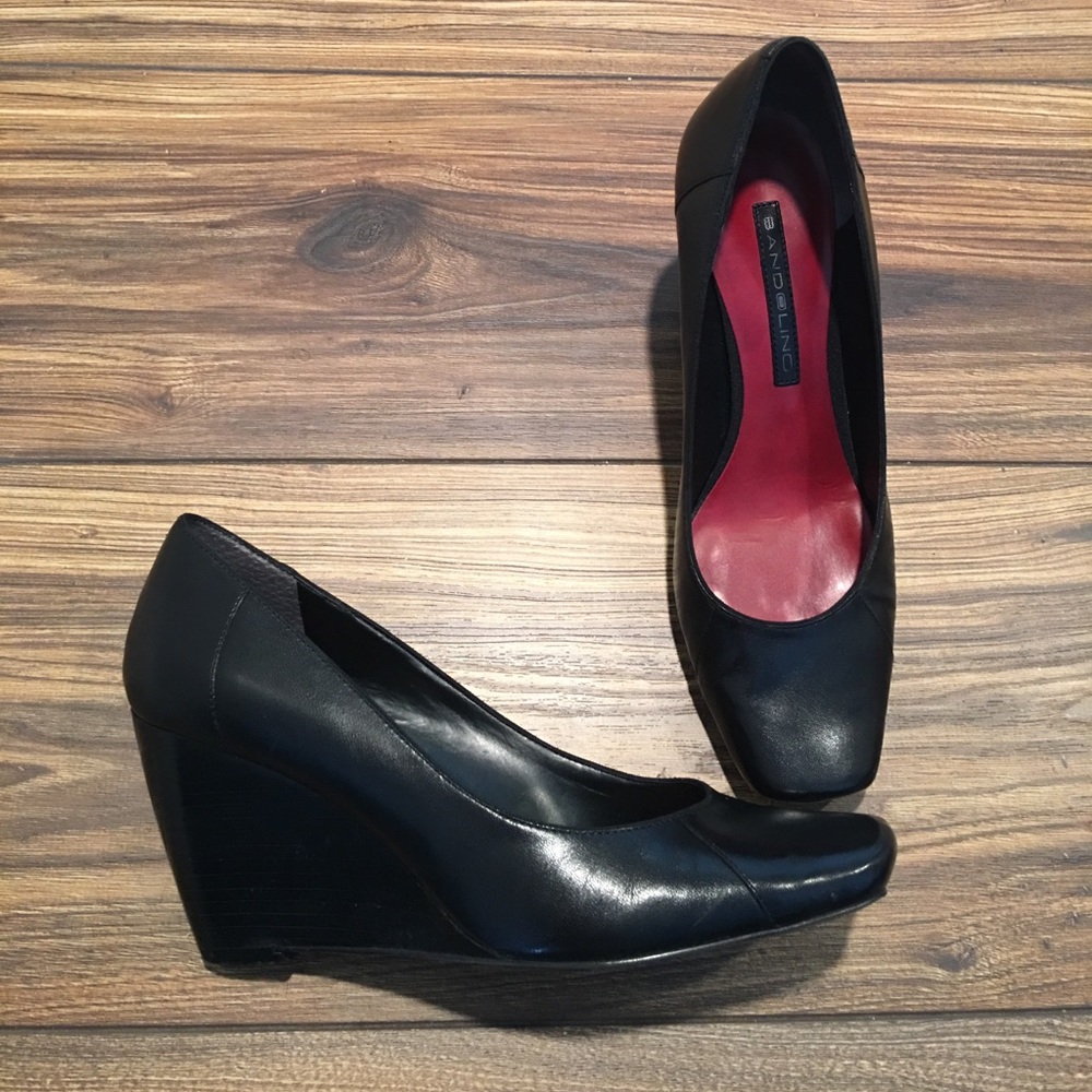 Black Bandolino Wedge Pumps