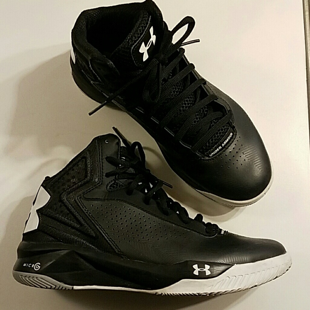 Under Armour basketball shoes 8M