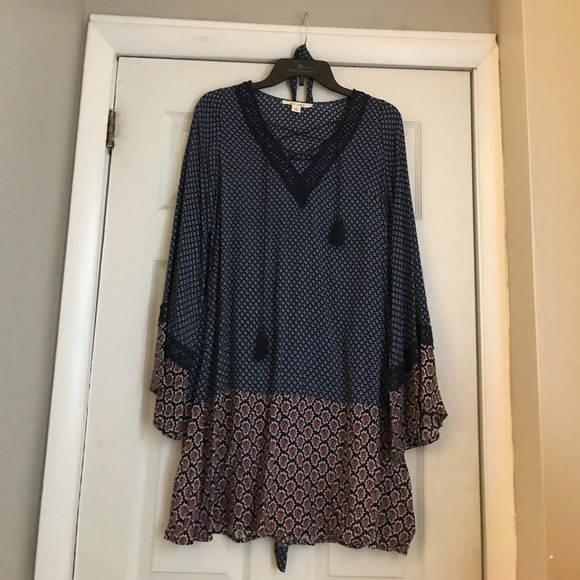 Shift dress with bell sleeves - Picture 1 of 5
