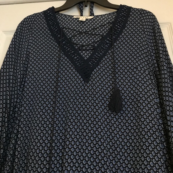 Shift dress with bell sleeves - Picture 2 of 5