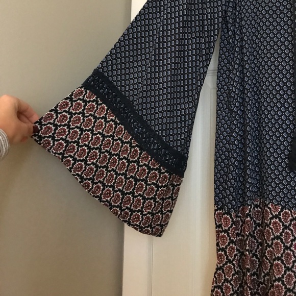 Shift dress with bell sleeves - Picture 4 of 5