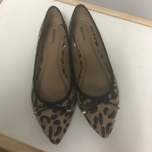 Leopard print pointed toe flats