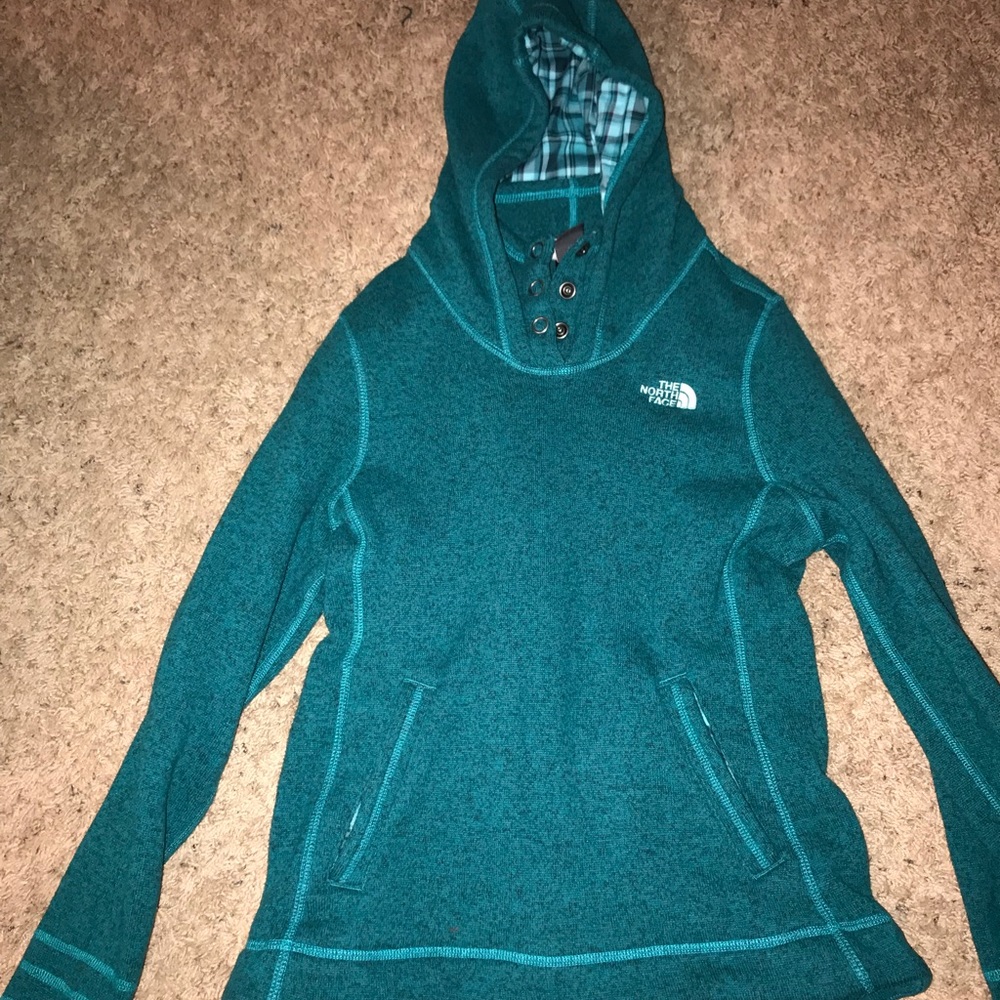 Women’s North Face pullover/hoodie