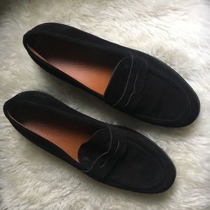 NWOT Tod’s Black Leather Loafer Sz. 9