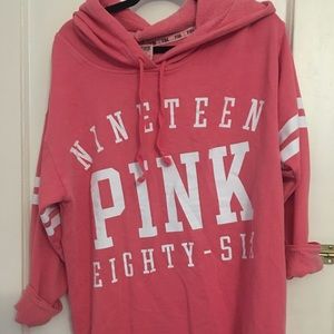 Oversized “campus” hoodie