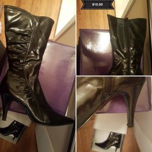 Black point toe heel boots