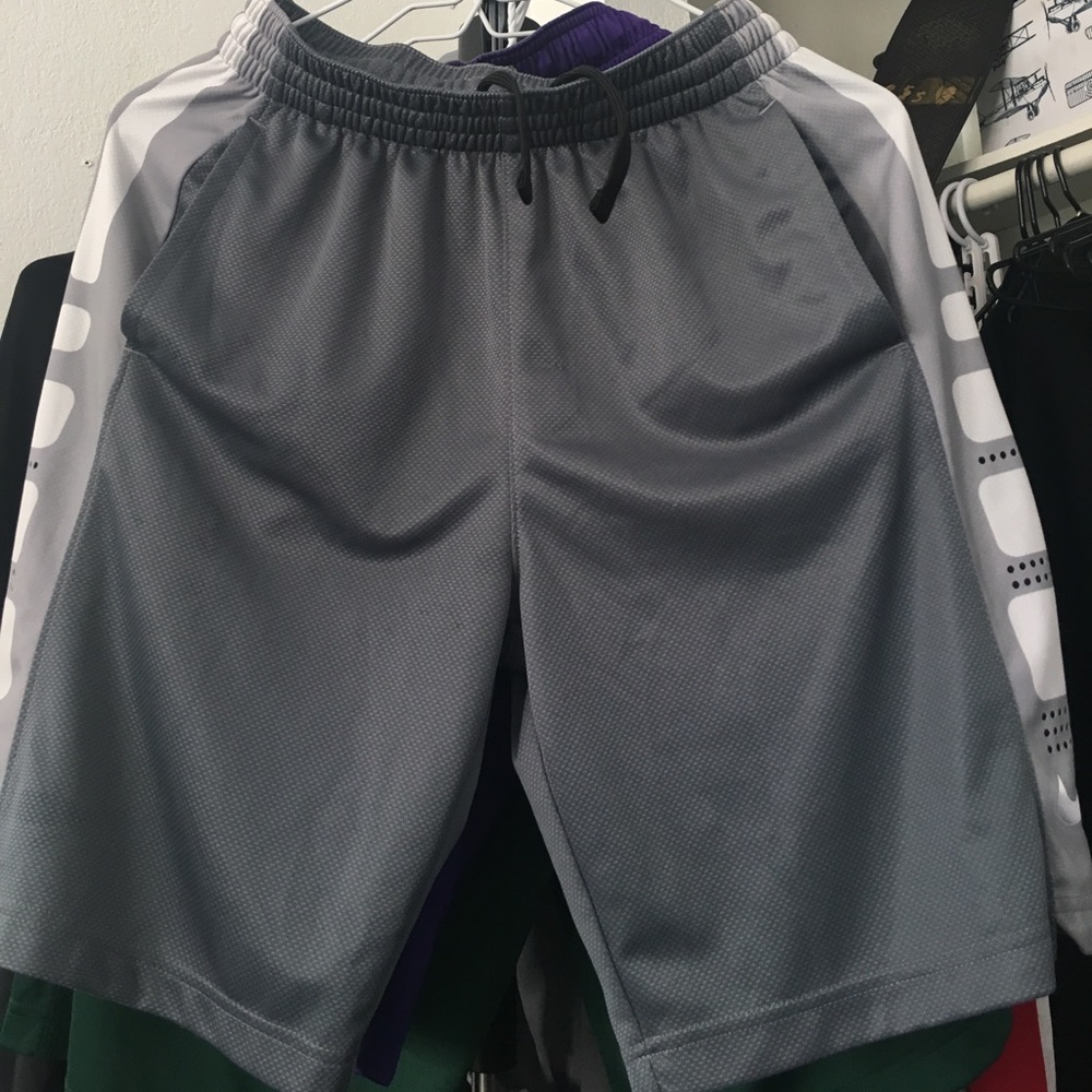 Nike elite Grey shorts:SizeYL