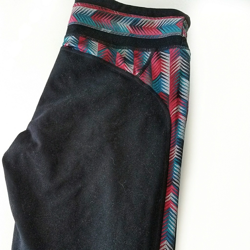 Crop workout pant with chevron side panel