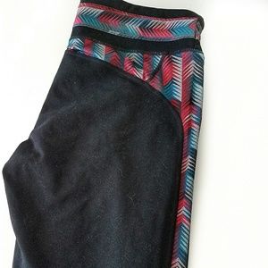 Crop workout pant with chevron side panel