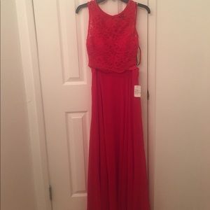 Stunning NWT Windsor two piece gown