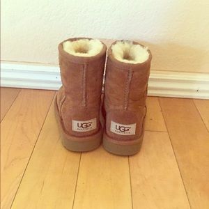 Kids UGG S/N 525 1T USA Kids size 9