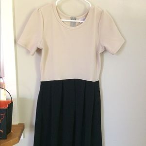 Lularoe Amelia dress with pockets, M