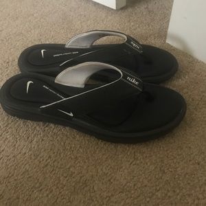 Nike comfort footbed flip flops
