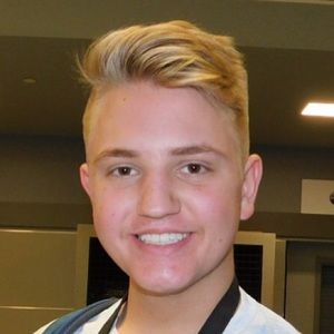 Meet your Posher, Ethan