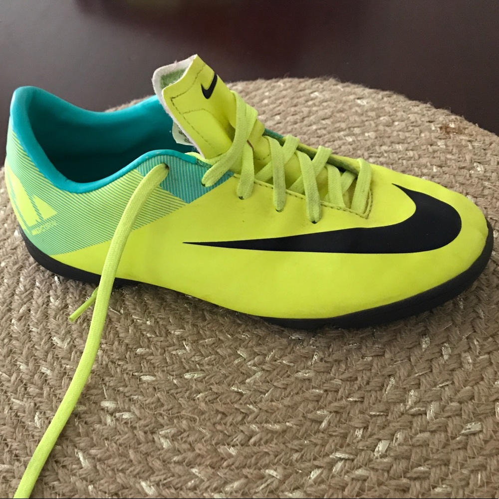 Nike unisex  soccer shoes! Like new! Worn once