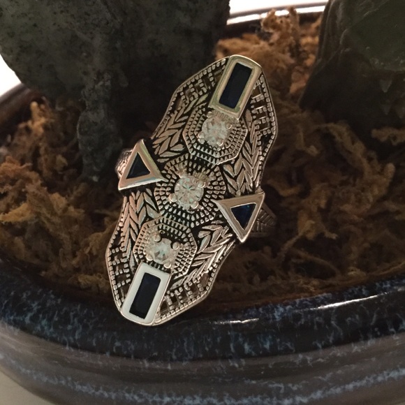 Jewelry - Art-Deco style ring