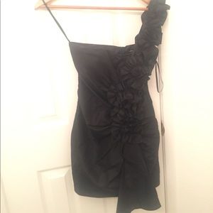 Extremely flattering little black dress
